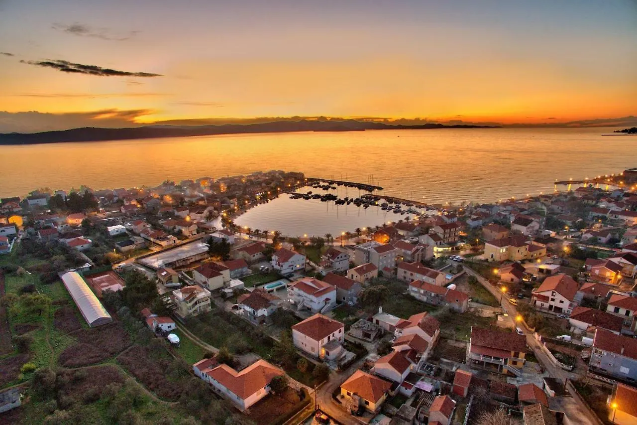 Apartman Naomi Bibinje 0*,