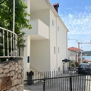 jurkas.hotels-in-trogir.com/