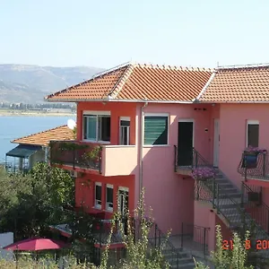 apartmani-ante-trogir.hotels-in-trogir.com/